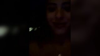 annamoran99 shows her boobs and chats with the chat