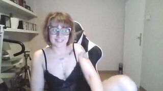 whitepraxis sweet girl in glasses chats with chat on different topics