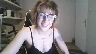 whitepraxis sweet girl in glasses chats with chat on different topics