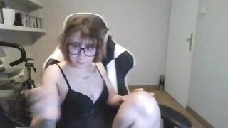 whitepraxis sweet girl in glasses chats with chat on different topics