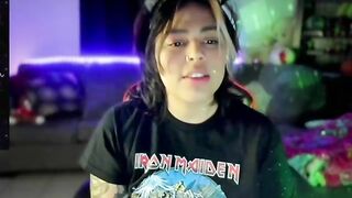 Miacanelaxo - Lush young woman in a tank top sweetly chatting and teasing in front of the camera