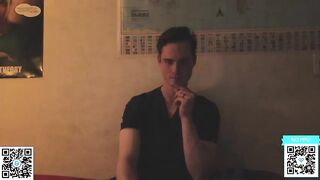 ari_lovexo - a guy sweet-talking and teasing in front of the camera.