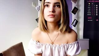 babyface_cb - Skinny adorable babe with small boobs sweetly chatting and teasing in front of the camera