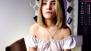 babyface_cb - Skinny adorable babe with small boobs sweetly chatting and teasing in front of the camera