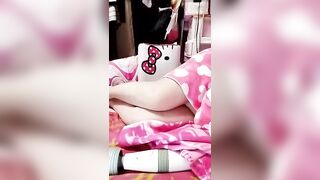 AiChanAi000 - Fetish girl showing her legs on camera and chatting sweetly.