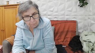 Suzi_Su - Slutty milf in clothes chats and teases cutely in front of the camera