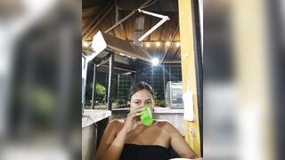 DAELAA - Milf films herself while eating and chatting