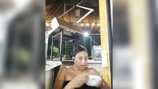 DAELAA - Milf films herself while eating and chatting