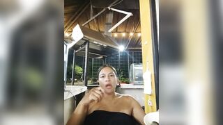 DAELAA - Milf films herself while eating and chatting