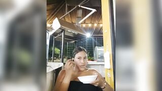 DAELAA - Milf films herself while eating and chatting