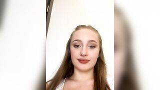 Dirty_Pill - Young babe shows her pussy in a spread on camera and chats sweetly with the chat