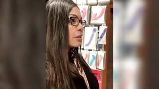 kimmiakiss22 - A cute Latina chats and makes out in front of the camera.