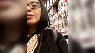 kimmiakiss22 - A cute Latina chats and makes out in front of the camera.