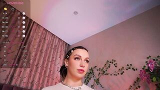 LunaNight - Young ass babe dances in front of the camera and chatting sweetly with the chat room