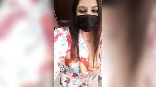 Reena_Darling - a latina in clothes sweetly chatting and teasing in front of the camera.