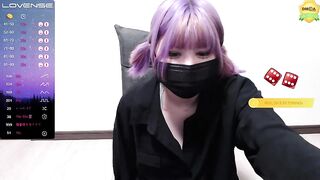 Yua_ - Skinny babe is sweetly chatting and teasing in front of the camera and won't take her clothes off