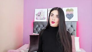 AriannaMour - Baby in clothes teases in front of the camera and chats sweetly with the chat