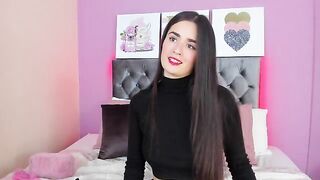 AriannaMour - Baby in clothes teases in front of the camera and chats sweetly with the chat