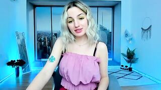 AlicePrings - Charming babe sweetly chats and teases in front of the camera