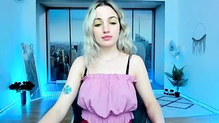 AlicePrings - Charming babe sweetly chats and teases in front of the camera