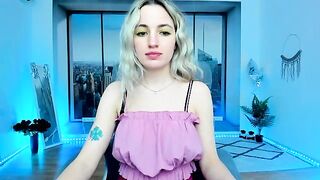 AlicePrings - Charming babe sweetly chats and teases in front of the camera