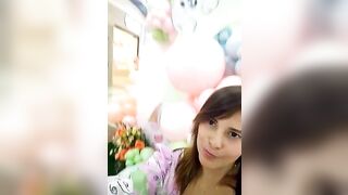 SaritaVelez - Baby girl films herself in a store and chats sweetly with the chat